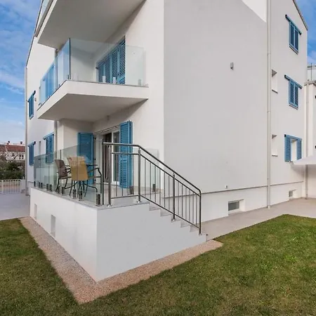 Apartment Blue Pearl *