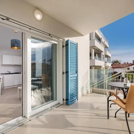 Apartment Blue Pearl *
