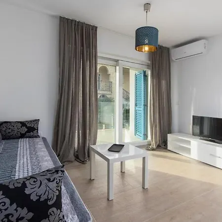 Apartment Blue Pearl *